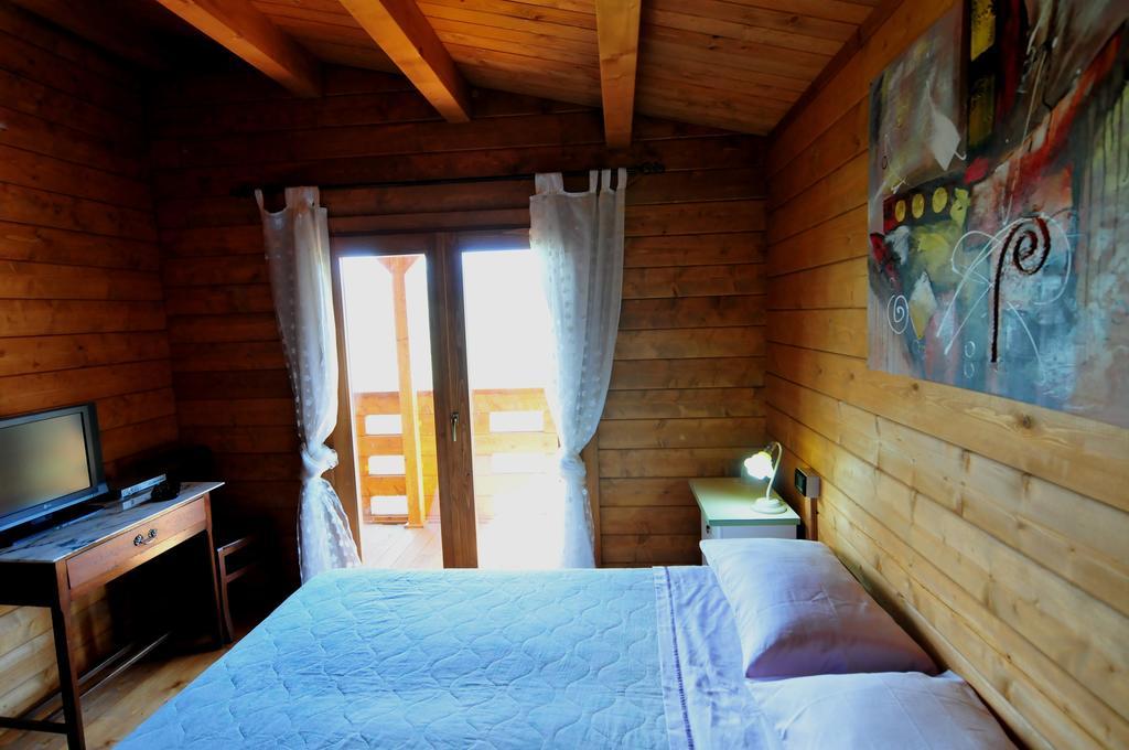 Bed and Breakfast Chalet Dei Parchi à Saracinesco Chambre photo
